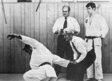 Junji Saito demonstrates a technique